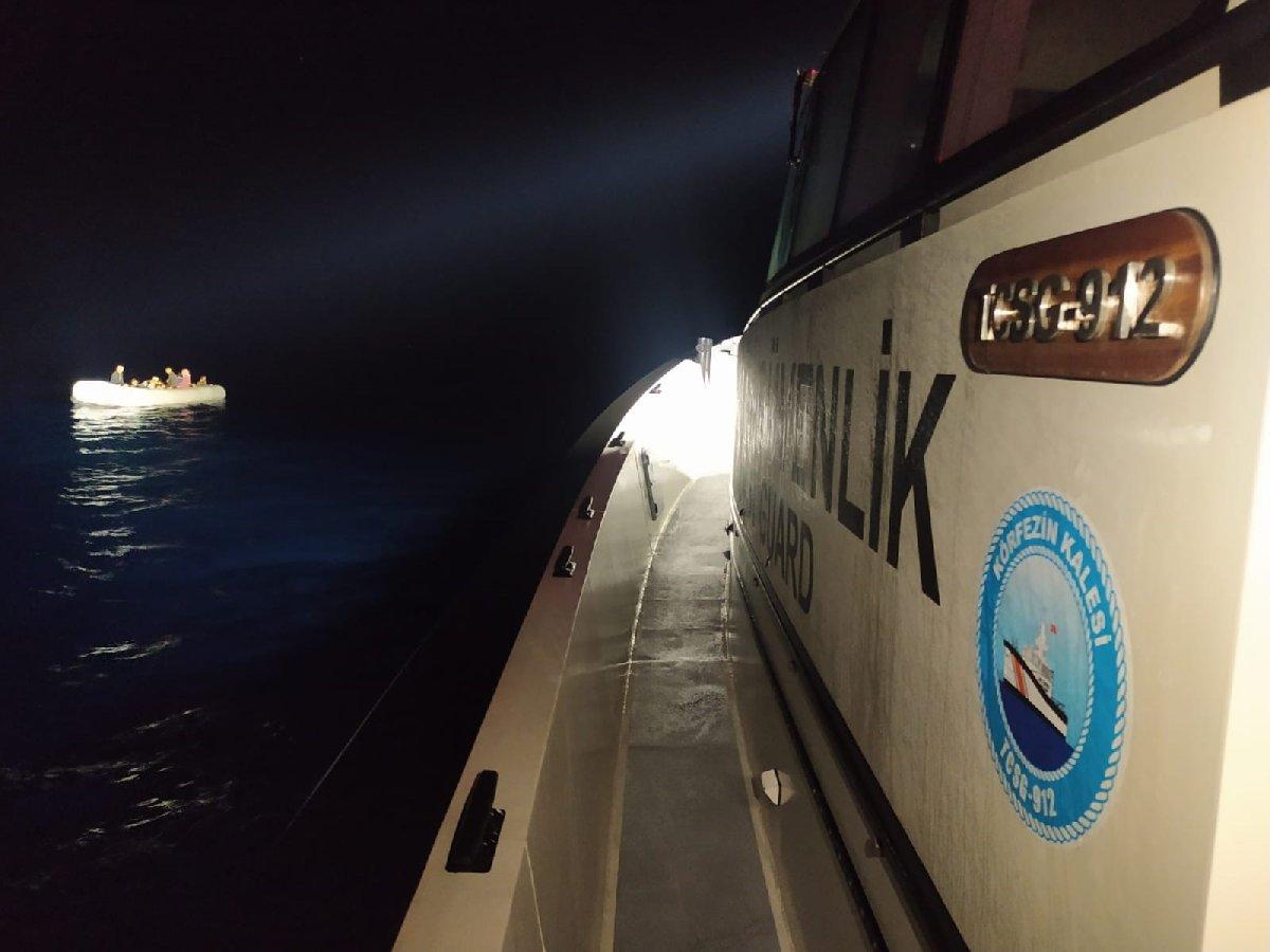 İzmir'de geri itilen 259 düzensiz göçmen kurtarıldı