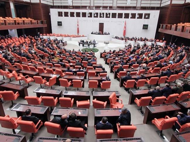 Kamu görevlilerinin AKP broşürü dağıttığı iddiaları Meclis gündeminde