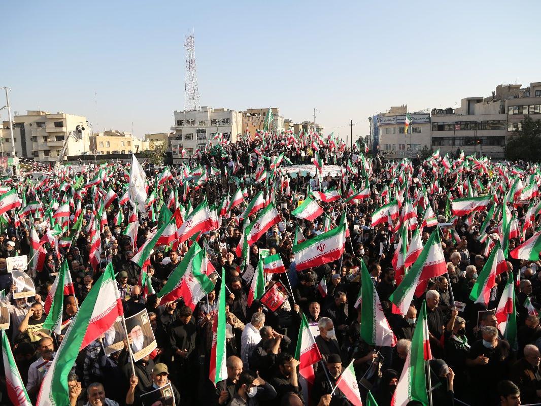 İran'da rejime destek mitingi düzenlendi