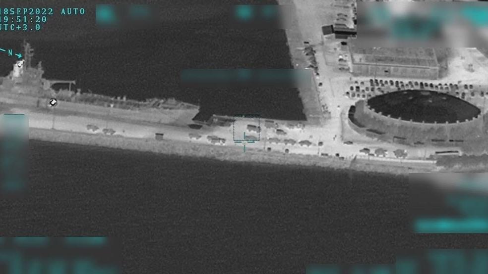 Yunanistan'dan tahrik: Burnumuzun dibine askeri araçları çıkardılar