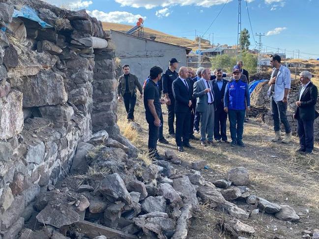 Vali Öner: Depremde Ardahan'da 69 bina, 44 ahır, 13 ticarethane ve depoda ağır hasar var