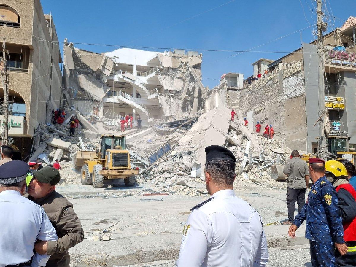 Irak'ta 4 katlı bina çöktü
