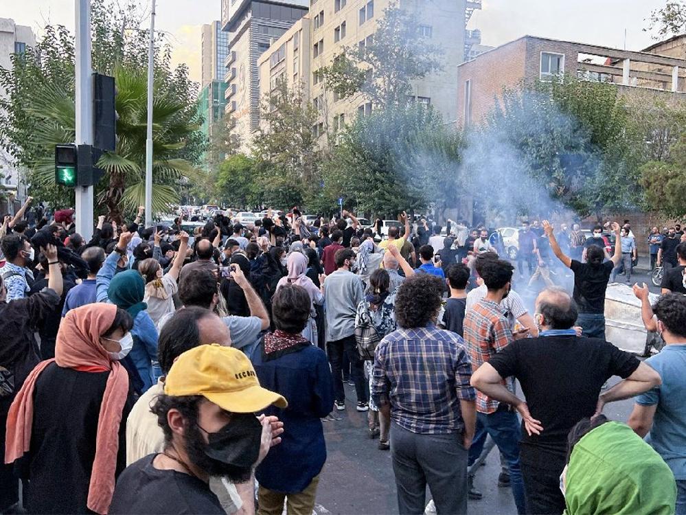 İran'da halk yeniden sokakta! Güvenlik güçlerinden sert müdahale