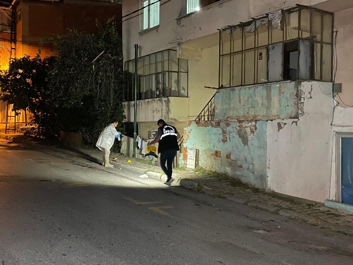 Ataşehir'de silahlı saldırıya uğrayan 3 kişi yaralandı