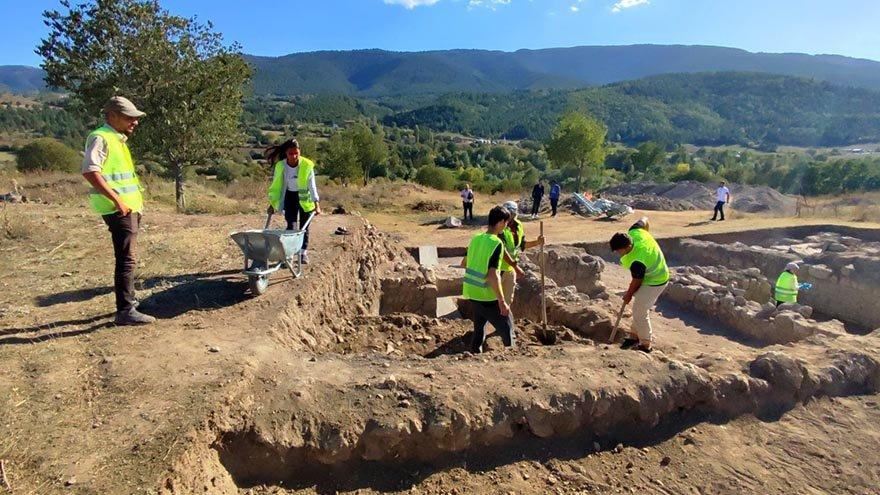 Hadrianopolis kazılarında yeni mozaikler bulundu 