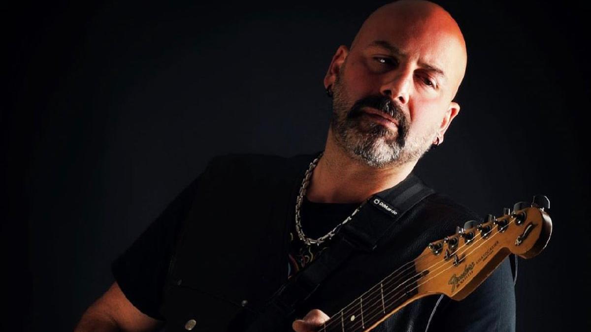İstek şarkıyı bilmeyen müzisyen Onur Şener'i döve döve öldürdüler