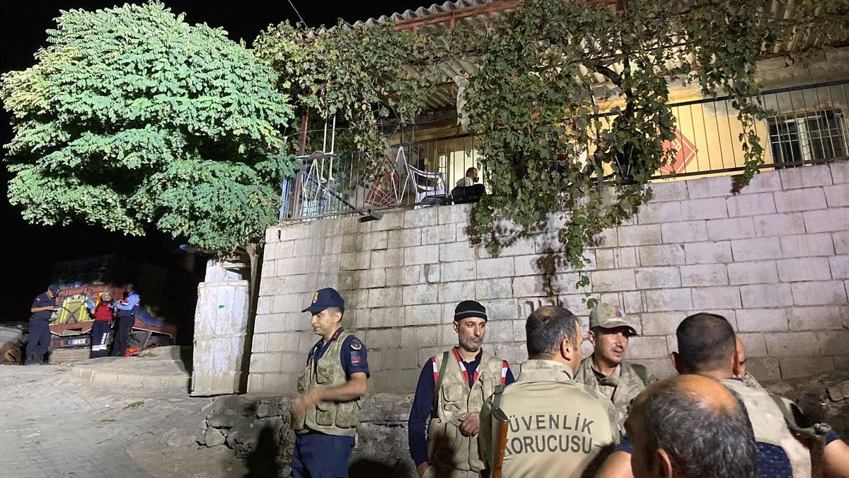 Amcasının evini bastı, bütün aileye kurşun yağdırdı