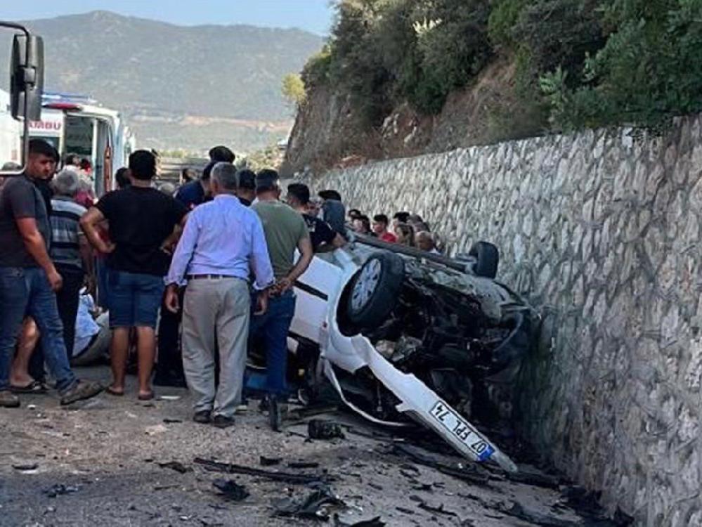 Antalya'da kaza: 2 ölü, 3 yaralı