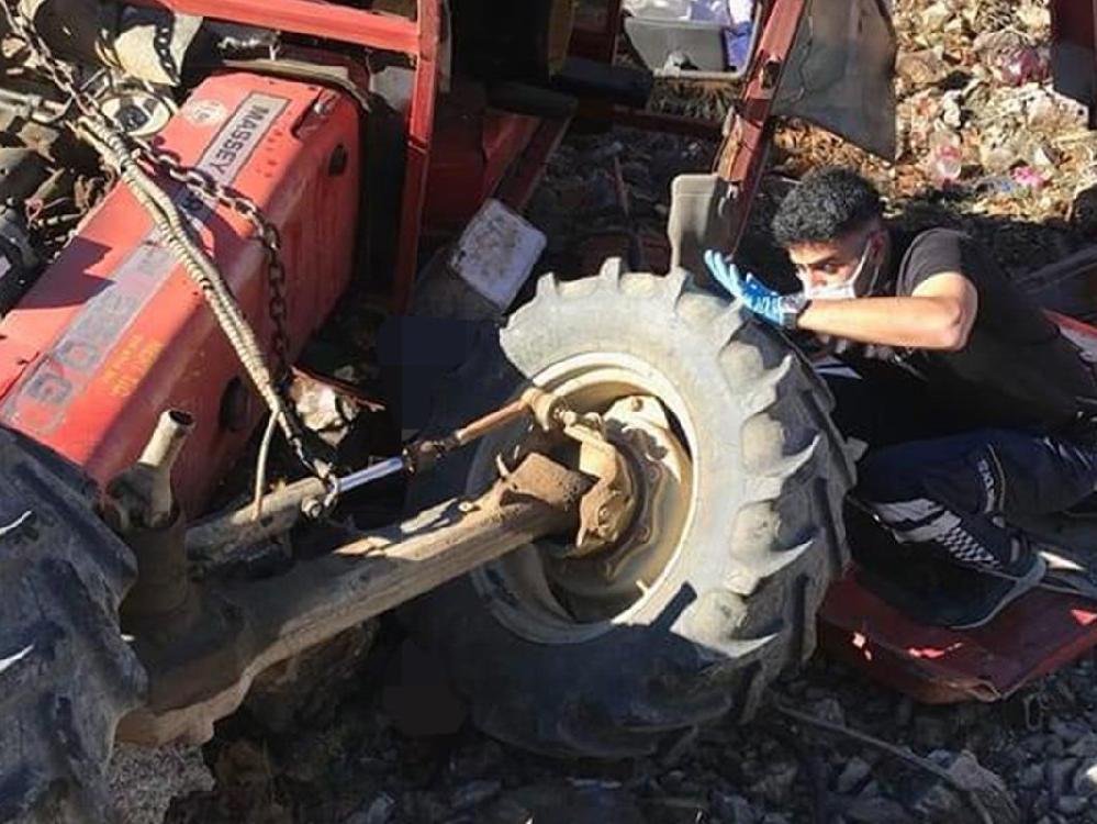 İşçileri taşıyan traktör devrildi: 1 ölü, 2 yaralı