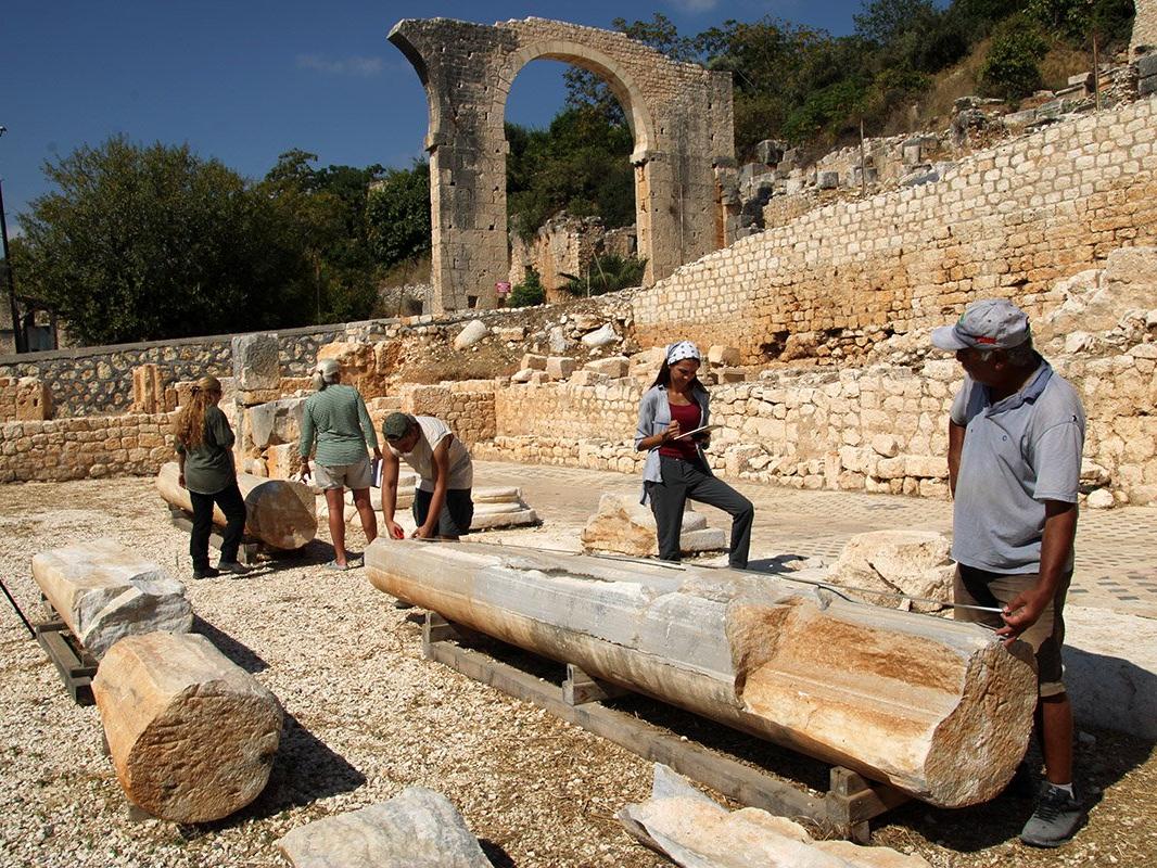Elaiussa Sebaste Antik Kenti'ndeki sütunlar ayağa kaldırılacak