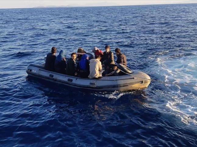 İzmir açıklarında düzensiz göçmenler kurtarıldı