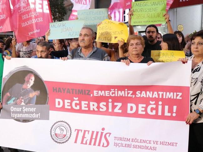 İstanbul ve İzmir'de müzisyenlerden Onur Şener eylemi