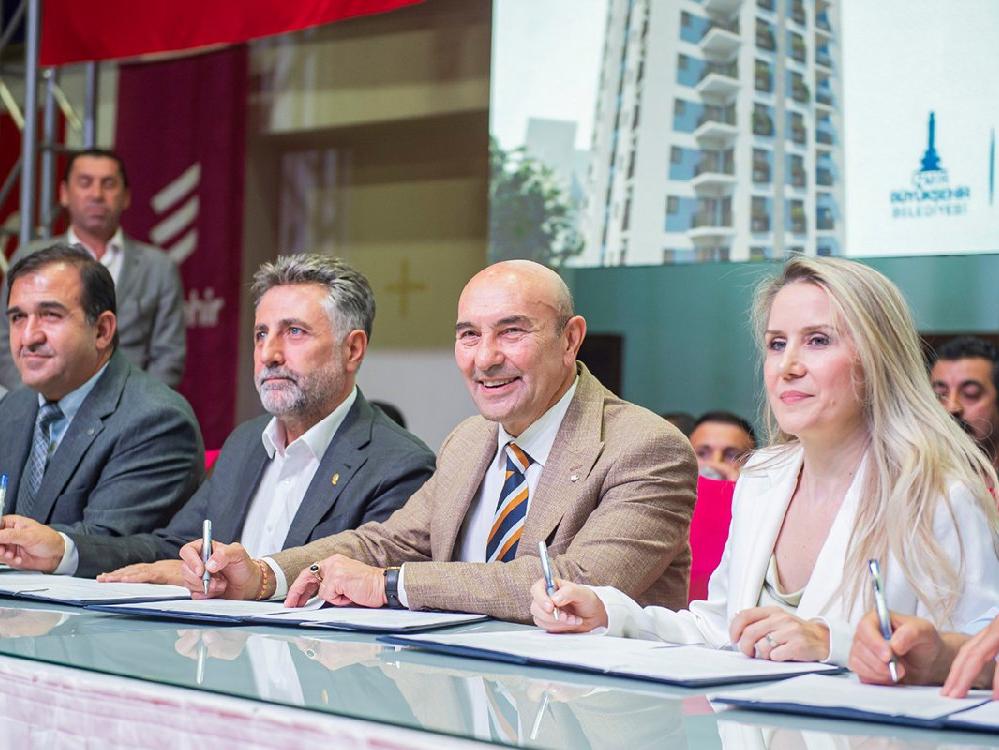 İzmir'de Halk Konut projesi kapsamında 7 kooperatifle protokol imzalandı