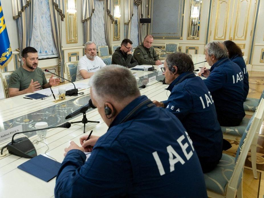 Zelenskiy, UAEA Başkanı Grossi ile görüştü