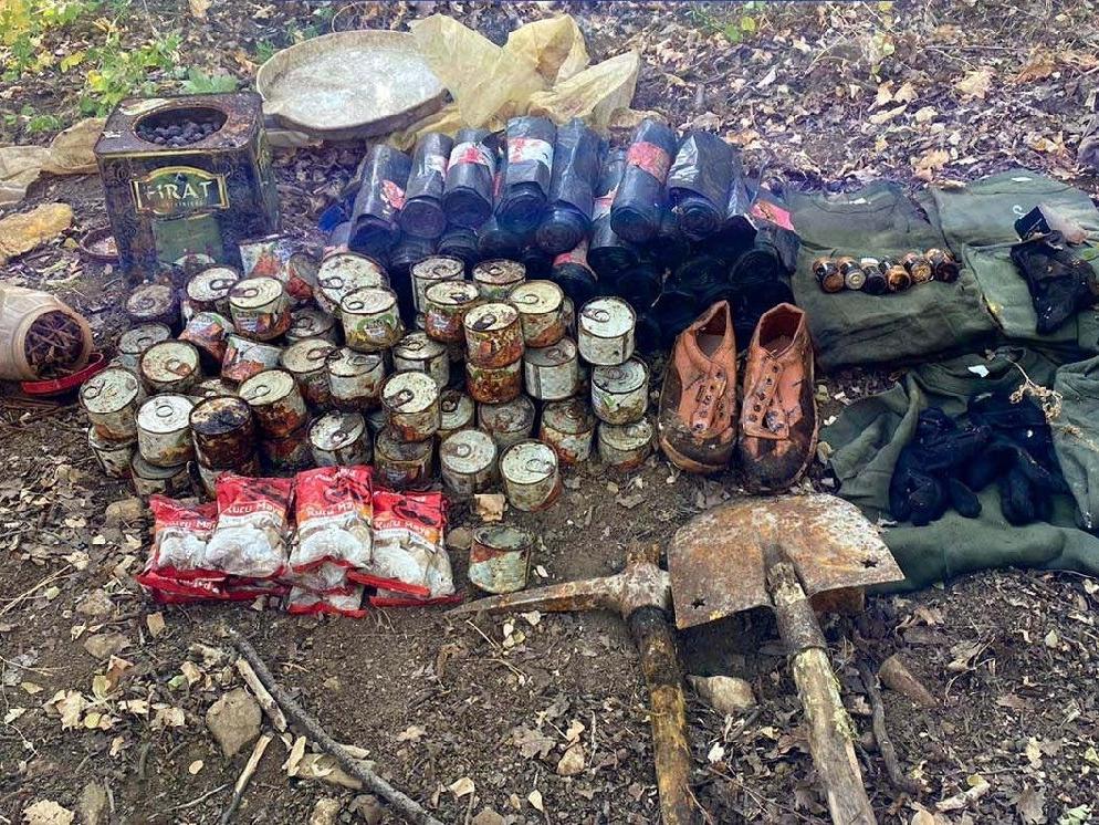 Terör sığınaklarından mühimmat ve yaşam malzemesi çıktı