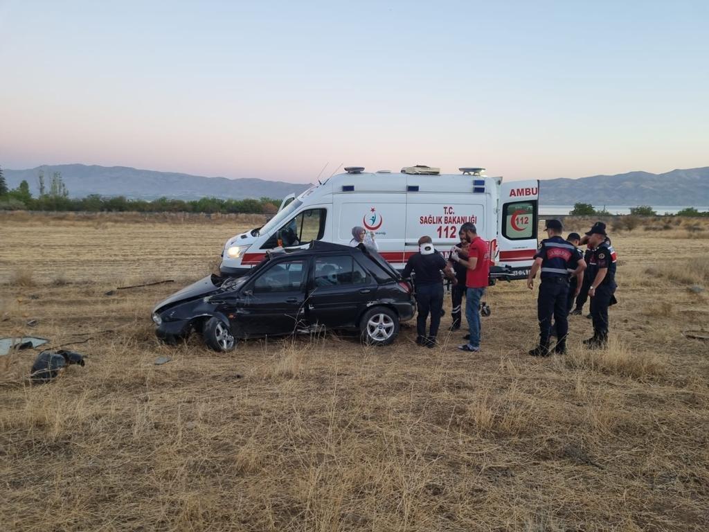 Elazığ'da otomobilin devrilmesi sonucu 1 kişi öldü, 3 kişi yaralandı