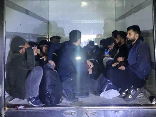 Kırklareli'nde 892 kaçak göçmen yakalandı: 21 organizatöre gözaltı
