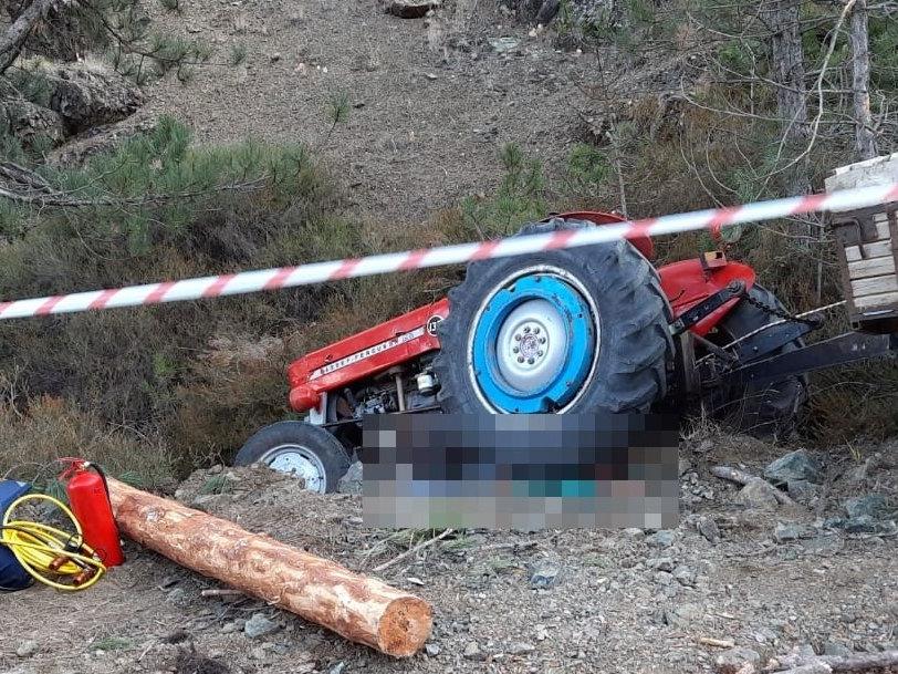 Denizli'de devrilen traktörün altında kalan çocuk öldü