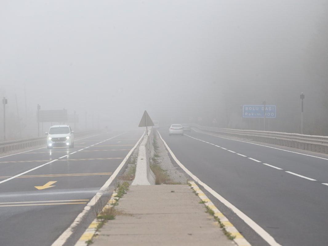 Sis etkili oldu, görüş mesafesi 35 metreye düştü