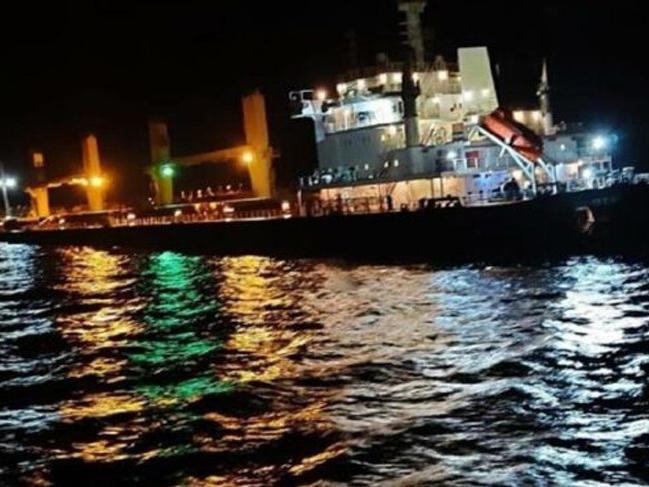 Yavuz Sultan Selim Köprüsü önlerinde arıza yapan tekne kurtarıldı