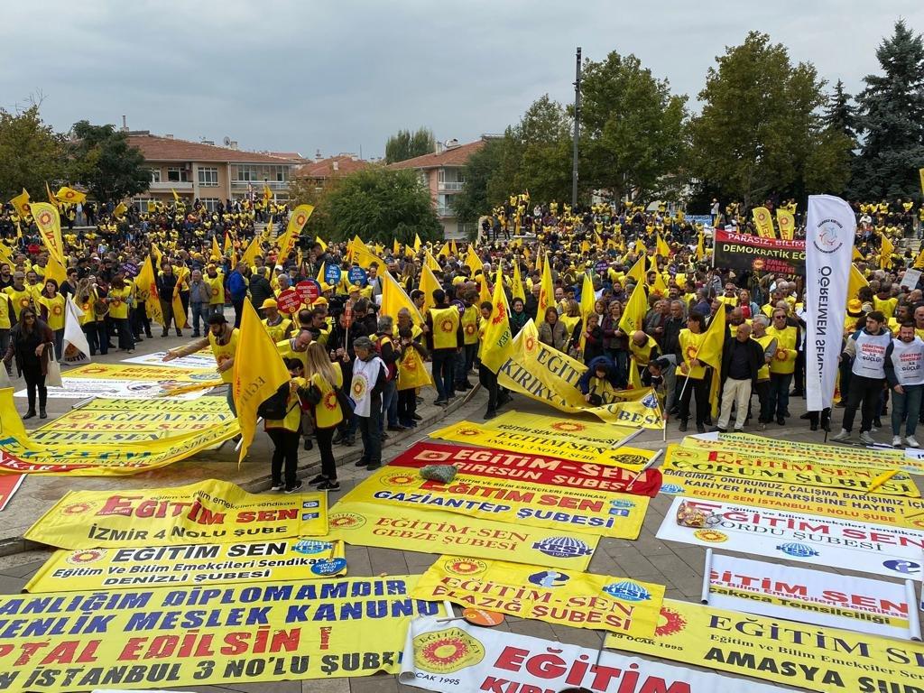 Öğretmenler Ankara'da buluştu: "Susmuyoruz, korkmuyoruz, itaat etmiyoruz"