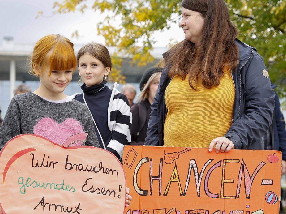 Almanya'da artan fiyatlar protesto edildi