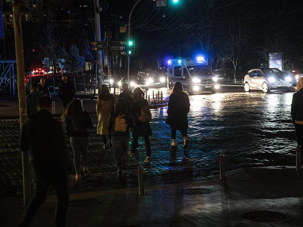 Rus saldırıları sonrası Kiev karanlığa gömüldü