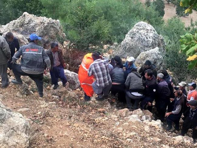 Mersin'de çalılıkta erkek cesedi bulundu