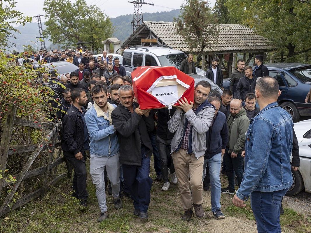 Maden işçisi Remzi Özçelik son yolculuğuna uğurlandı