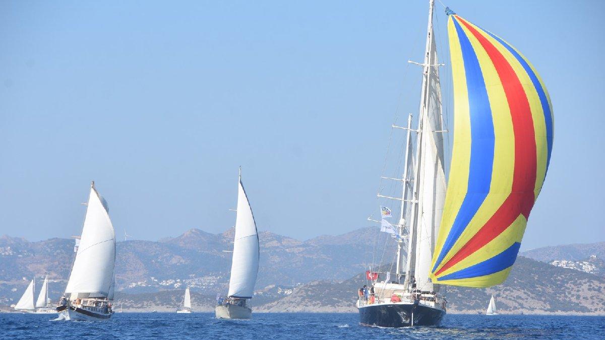 Bodrum'da yelkenli teknelerle deniz festivali