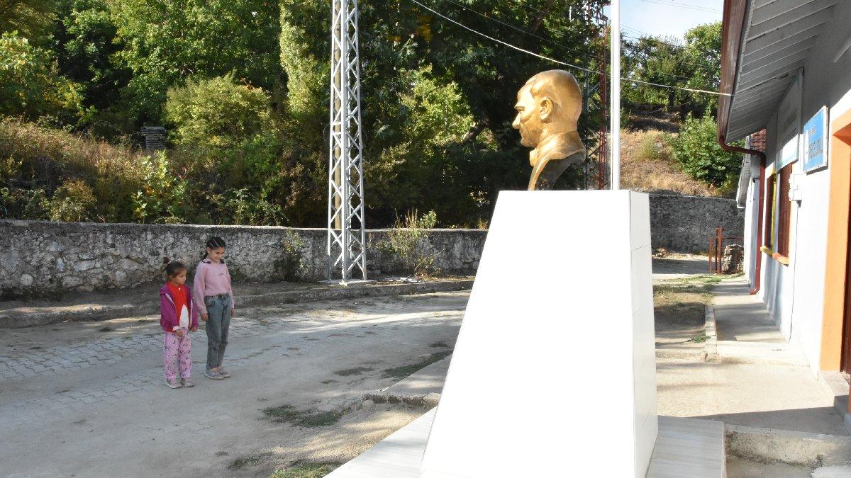 Isparta'daki köy okulunda sadece 2 öğrenci eğitim görüyor