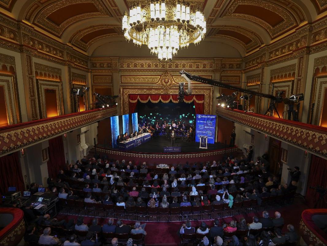 CSO sanatçıları "Genç Ses" yarışmasında zorla seyirci yapıldı