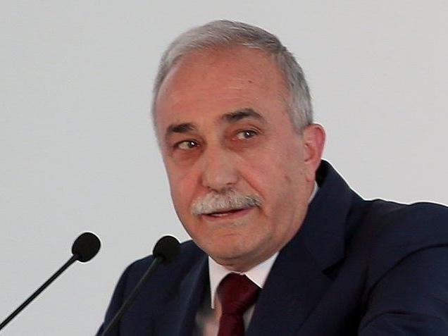 AKP'li Ahmet Eşref Fakıbaba milletvekilliğinden ve partisinden istifa etti