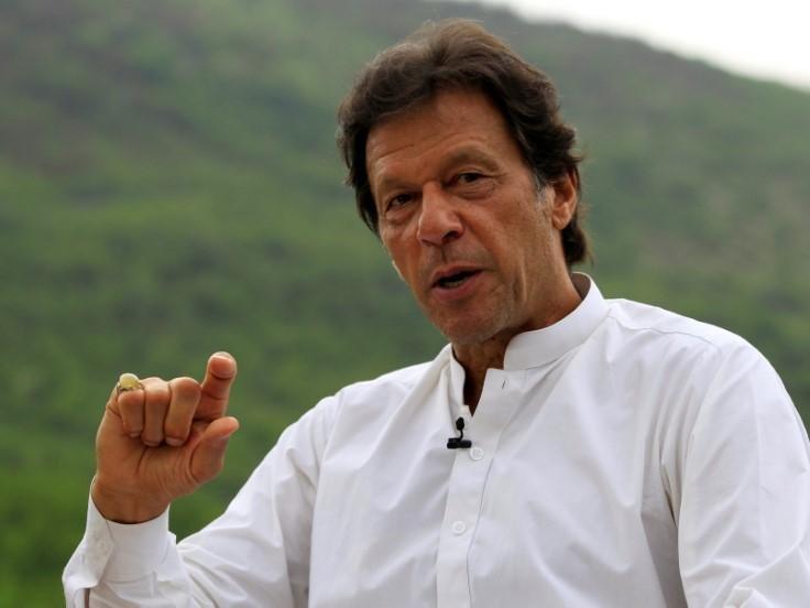 Pakistan'da kriz çıkaracak karar: Eski Başbakan siyasetten men edildi