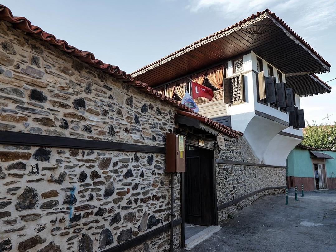 Restore edilen asırlık Kula evleri turizme hizmet ediyor