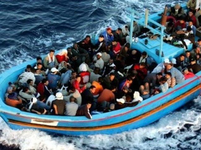 Akdeniz'de kurtarılan 293 düzensiz göçmen İtalya'ya getirildi
