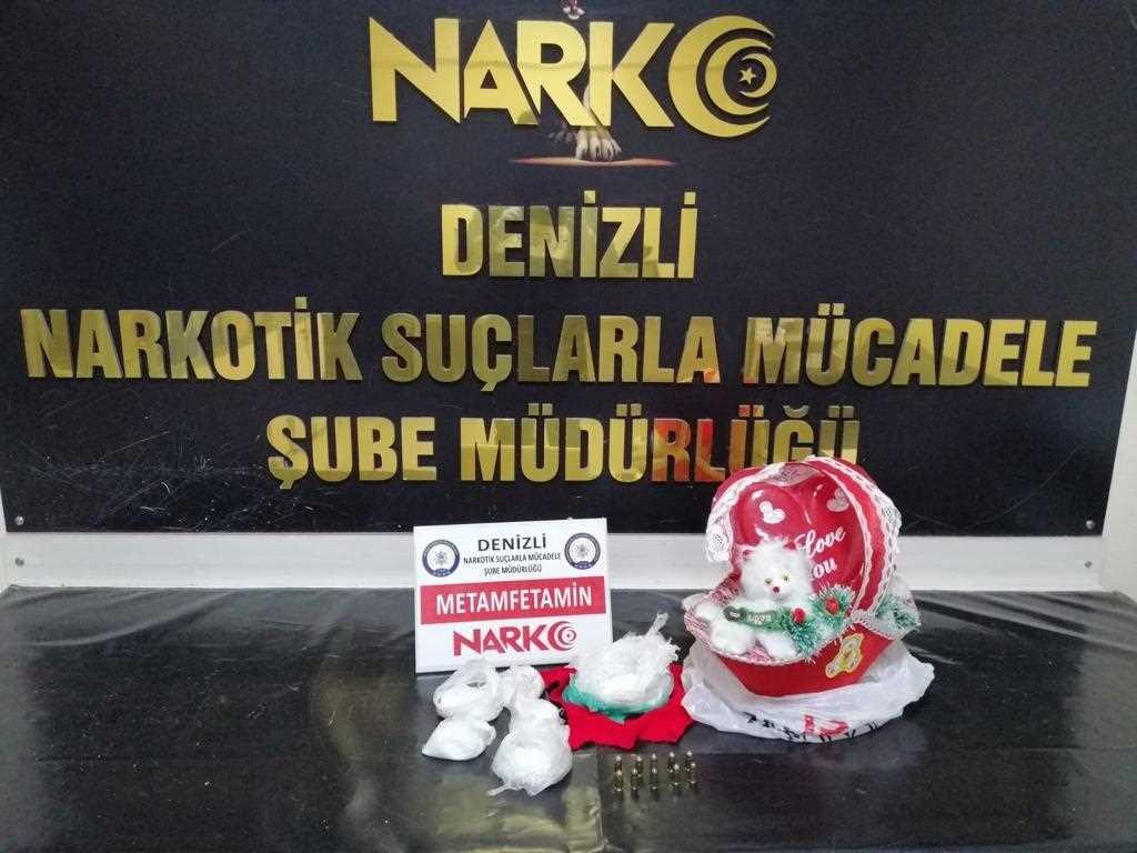 Oyuncak ayıdan 300 gram metamfetamin çıktı