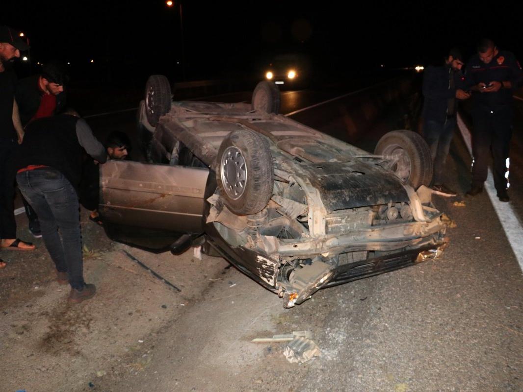 Otomobil domuz sürüsüne çarptı: 2'si çocuk 3 yaralı