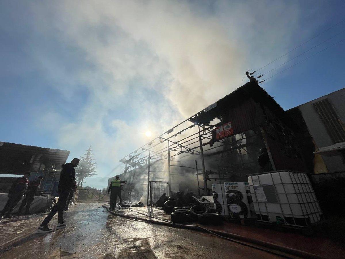 Fabrikada yangın: Madeni yağ deposuna sıçradı
