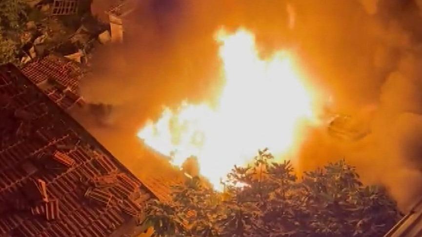 Kadıköy'de 3 metruk gecekonduda yangın çıktı 