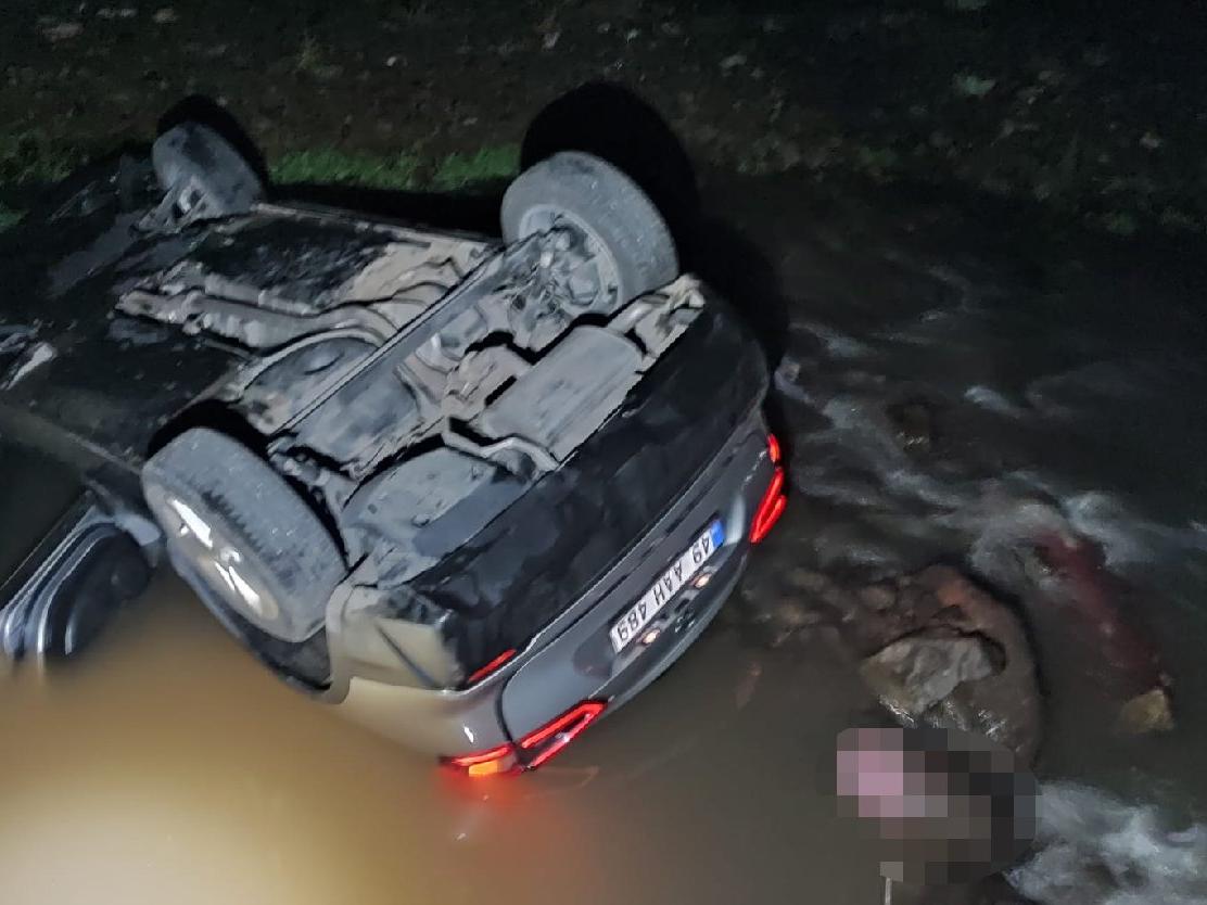 Otomobil köprüden dereye düştü: 3'ü çocuk 7 yaralı