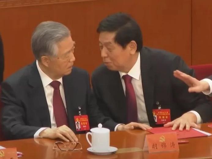 Salondan zorla çıkarılan Çin'in eski lideri Hu Cintao'nun yeni görüntüleri ortaya çıktı