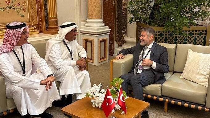 Hazine ve Maliye Bakanı Nebati Riyad'da yatırımcılarla görüştü