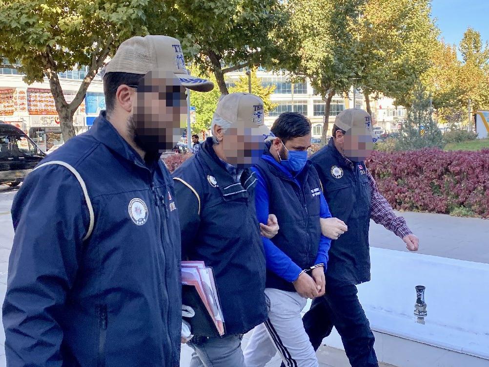 IŞİD'in iletişim sorumlusu ile emiri yakalandı