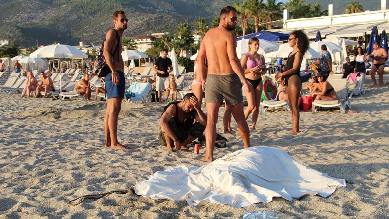 Kleopatra Plajı'nda sahibiyle denize giren eşek boğuldu