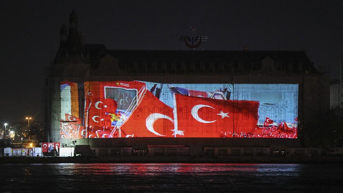 Başkentin tarihi yapılarında Cumhuriyet Bayramı'na özel görsel şölen