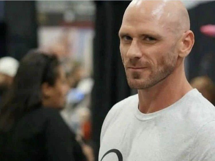 Johnny Sins uzayda cinsel ilişki için Elon Musk'a seslendi