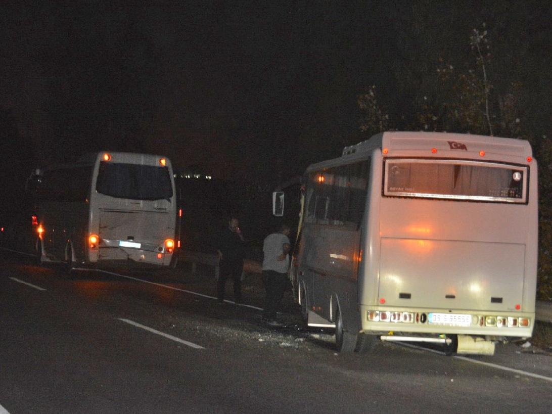 İzmir'de otobüs ve minibüs çarpıştı: 17 yaralı