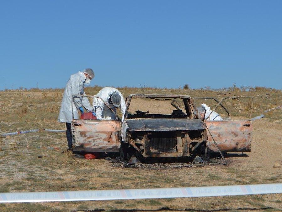 Yanmış araçta bulunan cesetlerin sırrı çözüldü