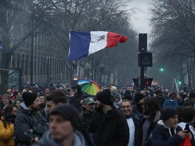 Fransa'da toplu taşımada 'kara gün' yaşanabilir